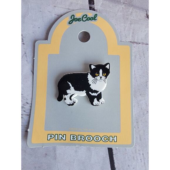 Joe Cool black white kitten Yellow Eyes pin brooch made in UK New Old Stock - Picture 1 of 5